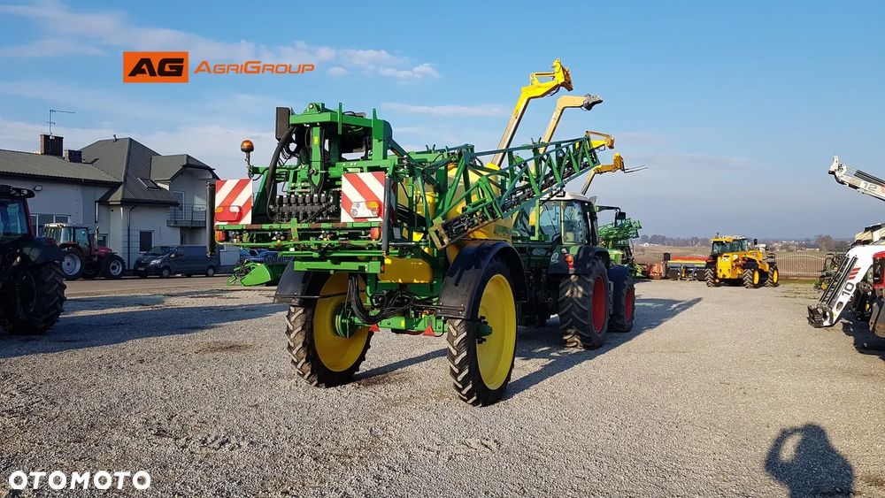 John Deere 832 - 8