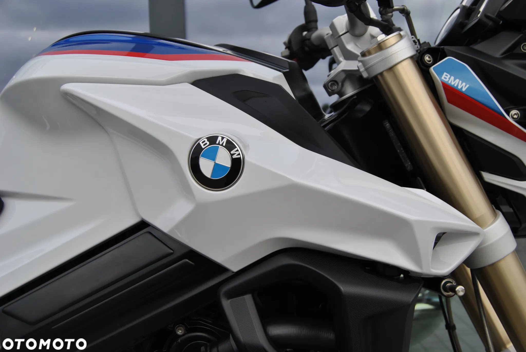 BMW F - 18