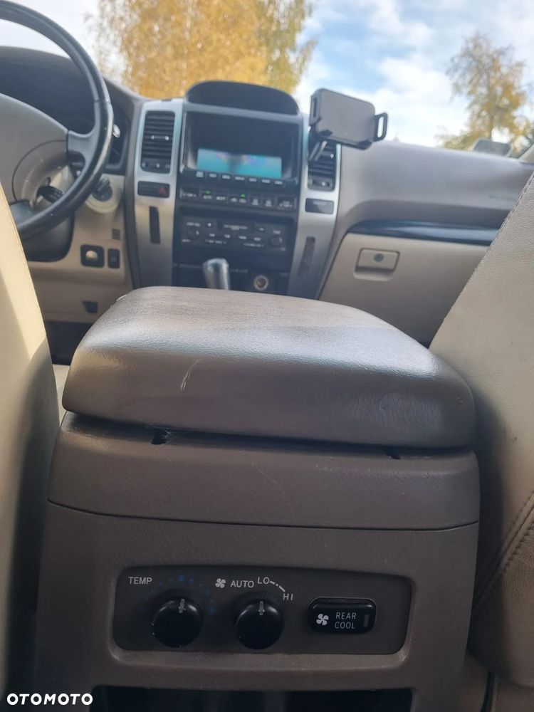 Toyota Land Cruiser - 13