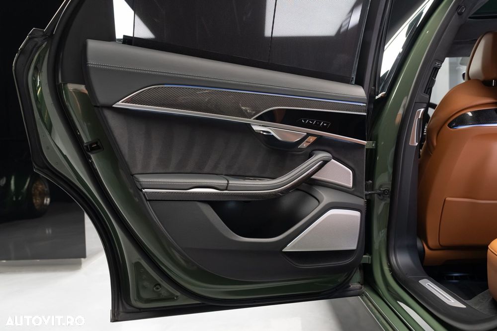 Audi S8 - 32