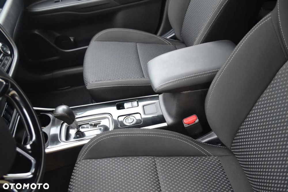 Mitsubishi Outlander - 18