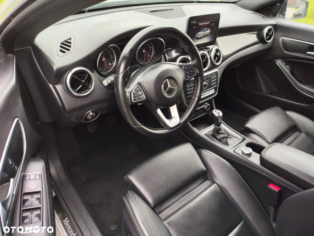 Mercedes-Benz CLA 180 - 18