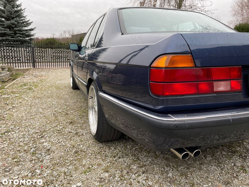 BMW Seria 7 735i - 8