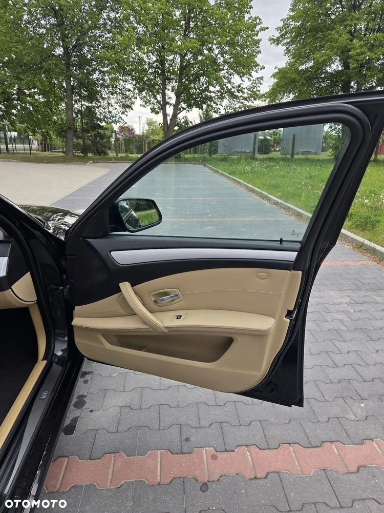 BMW Seria 5 520d - 24