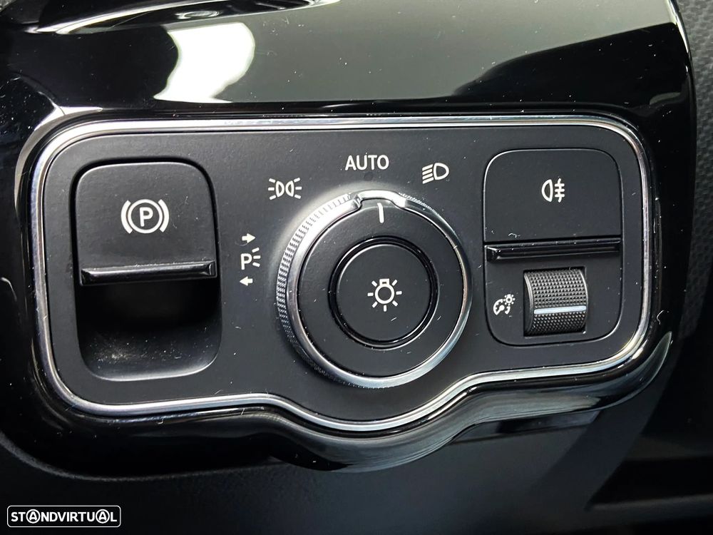 Mercedes-Benz CLA 200 Progressive - 24
