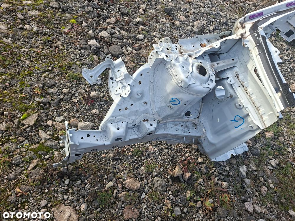Ćwiartka podłużnica prawa przód fartuch kielich Toyota Yaris IV GR 1.6 T 19+ - 2