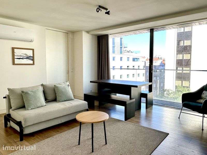 Arrendamento T2 mobilado, com vista e garagem no coração de Lisboa - Grande imagem: 3/12