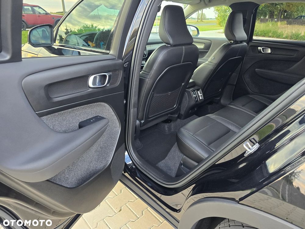 Volvo XC 40 B4 B DKG Plus Dark - 29