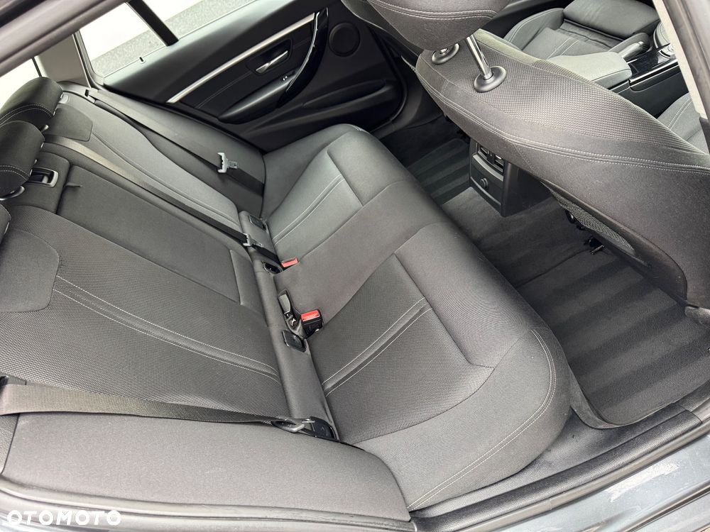 BMW Seria 3 320d xDrive Edition M Sport Shadow - 24