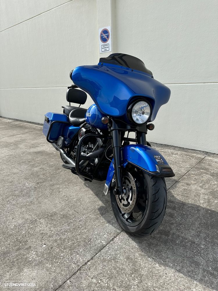 Harley-Davidson FLHT - 1
