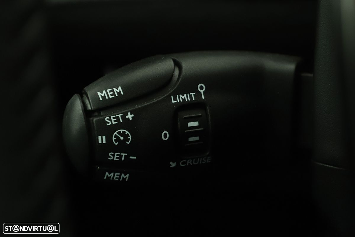 Peugeot 2008 1.2 PureTech Allure - 20