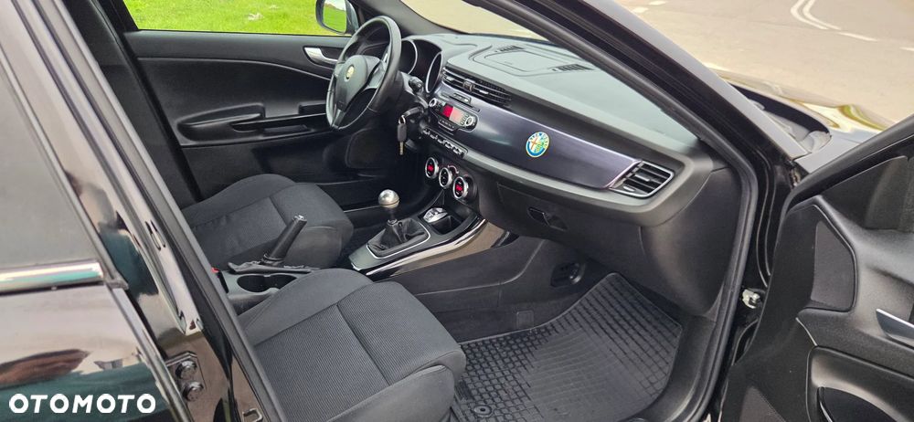 Alfa Romeo Giulietta 2012 photo 5