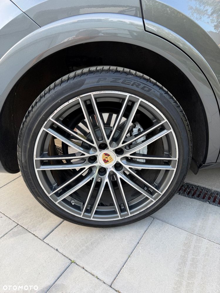 Porsche Cayenne Turbo - 16