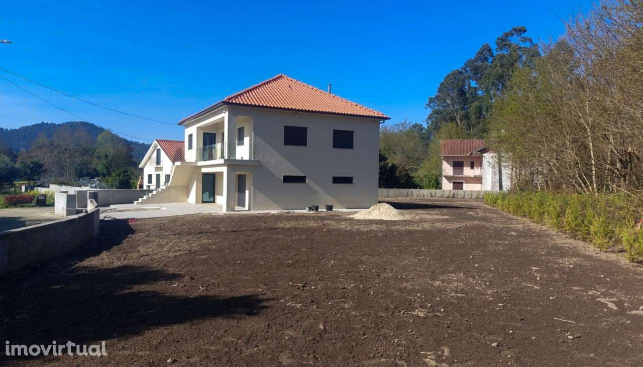 Venda de moradia V3+V1 em fase de restauro,Subportela,Viana do Castelo - Grande imagem: 2/36