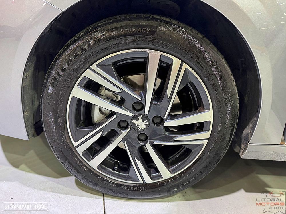 Peugeot 208 1.2 PureTech SE Style - 12