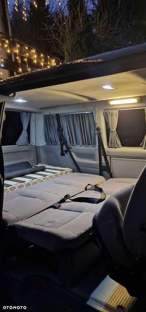 Volkswagen Multivan - 4