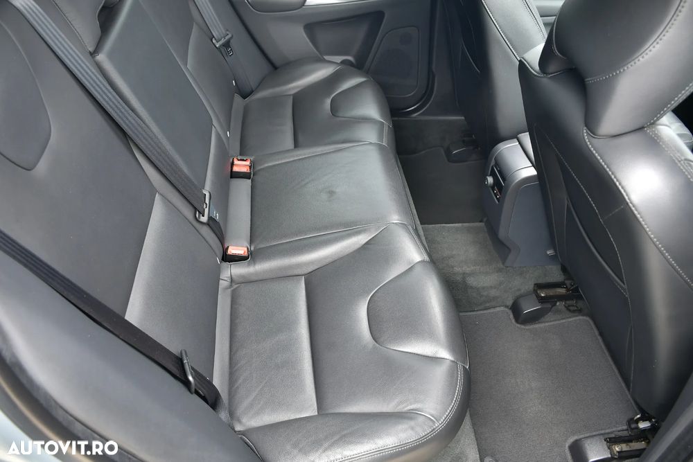 Volvo XC 60 D5 AWD Geartronic Summum - 17