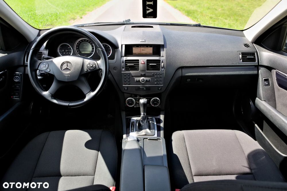 Mercedes-Benz Klasa C 180 CGI Automatik BlueEFFICIENCY - 29