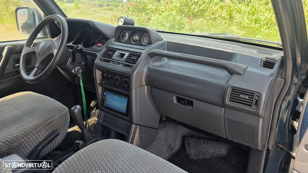 Mitsubishi Pajero 2.5 TD GLX - 23