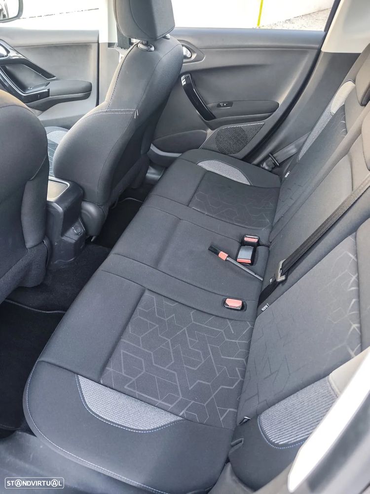 Peugeot 2008 - 9