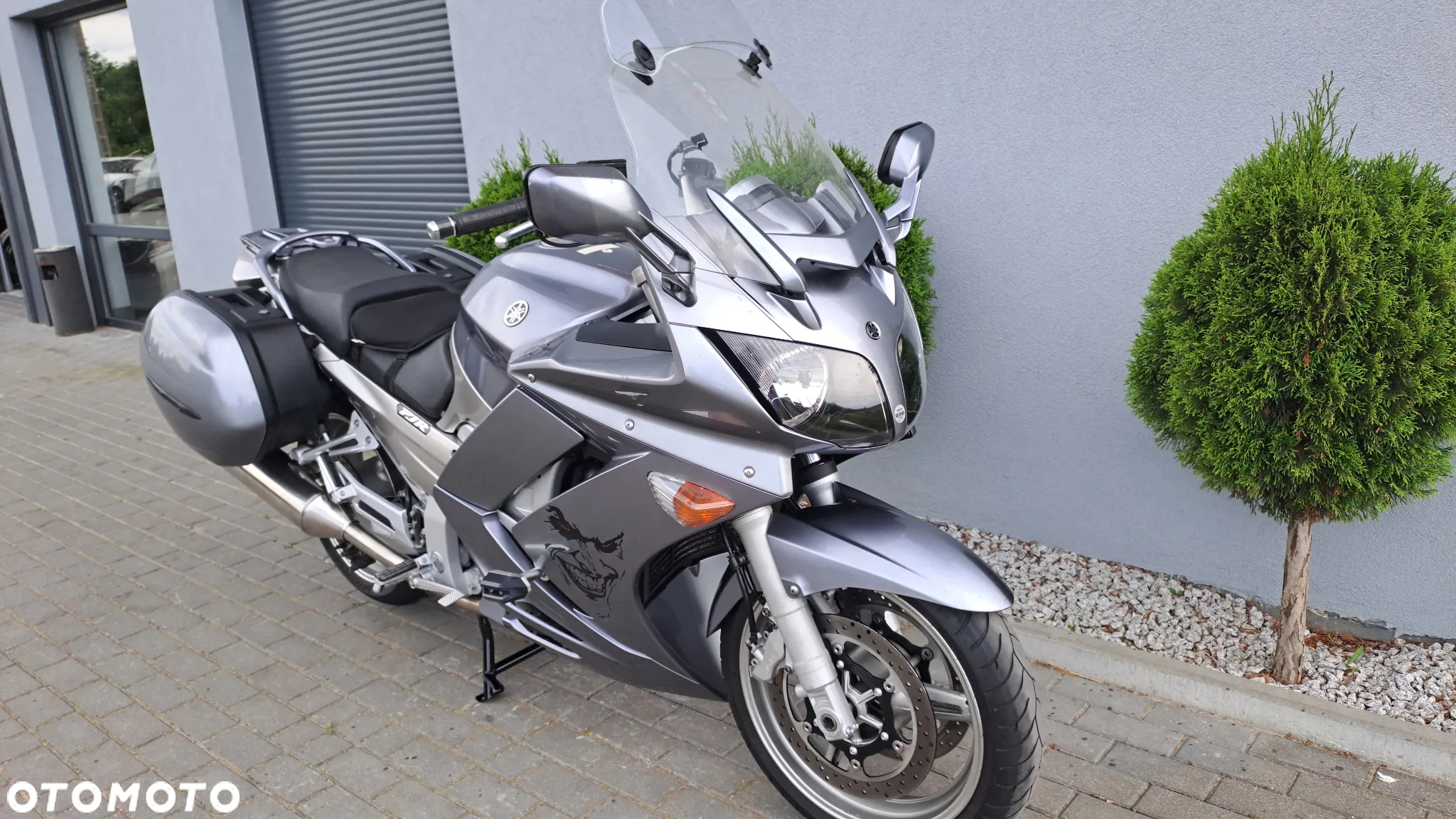 Yamaha FJR - 28