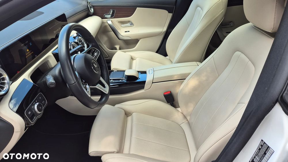 Mercedes-Benz CLA 250 7G-DCT AMG Line - 25