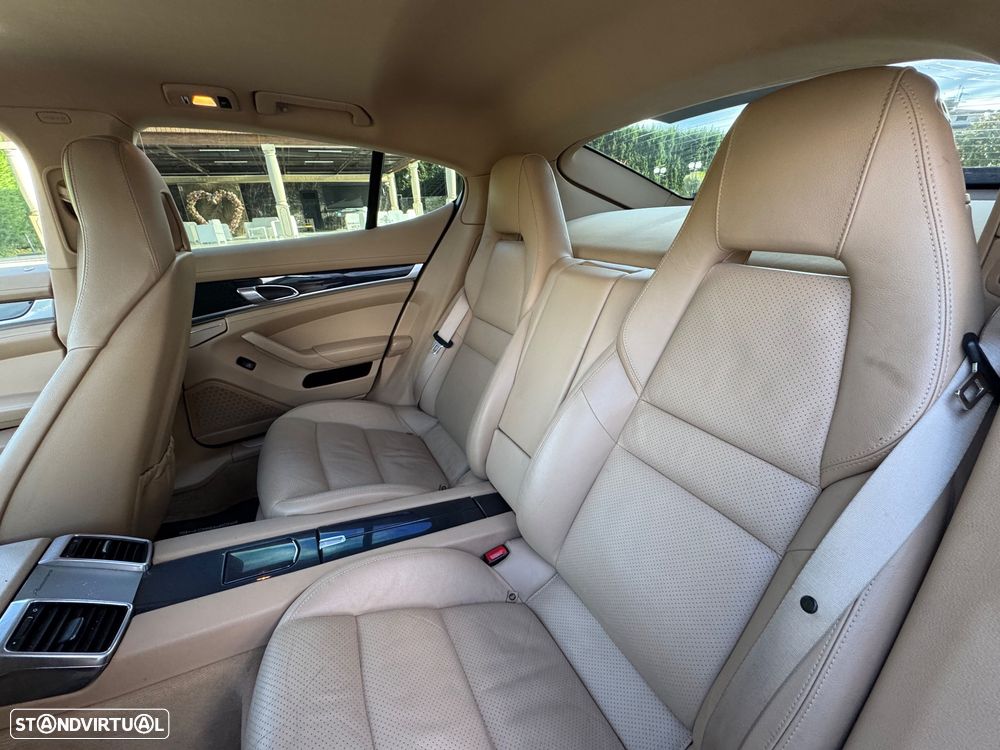 Porsche Panamera 4 PDK Platinum Edition - 17