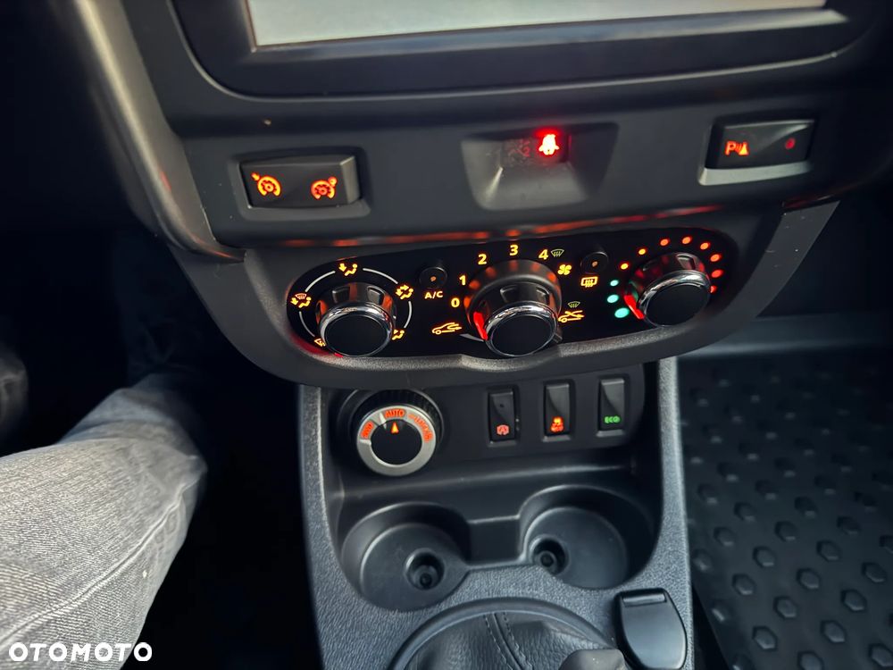 Dacia Duster 1.2 TCe Laureate 4x4 S&S EU6 - 13