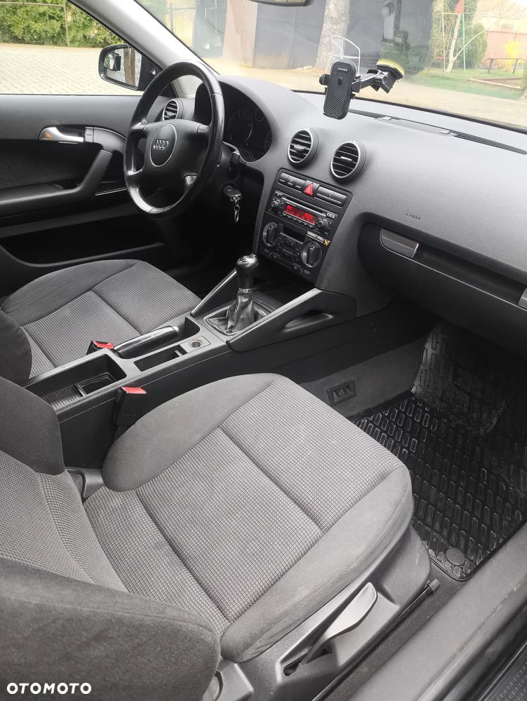 Audi A3 3-drzwiowe 1.6 Ambiente - 15