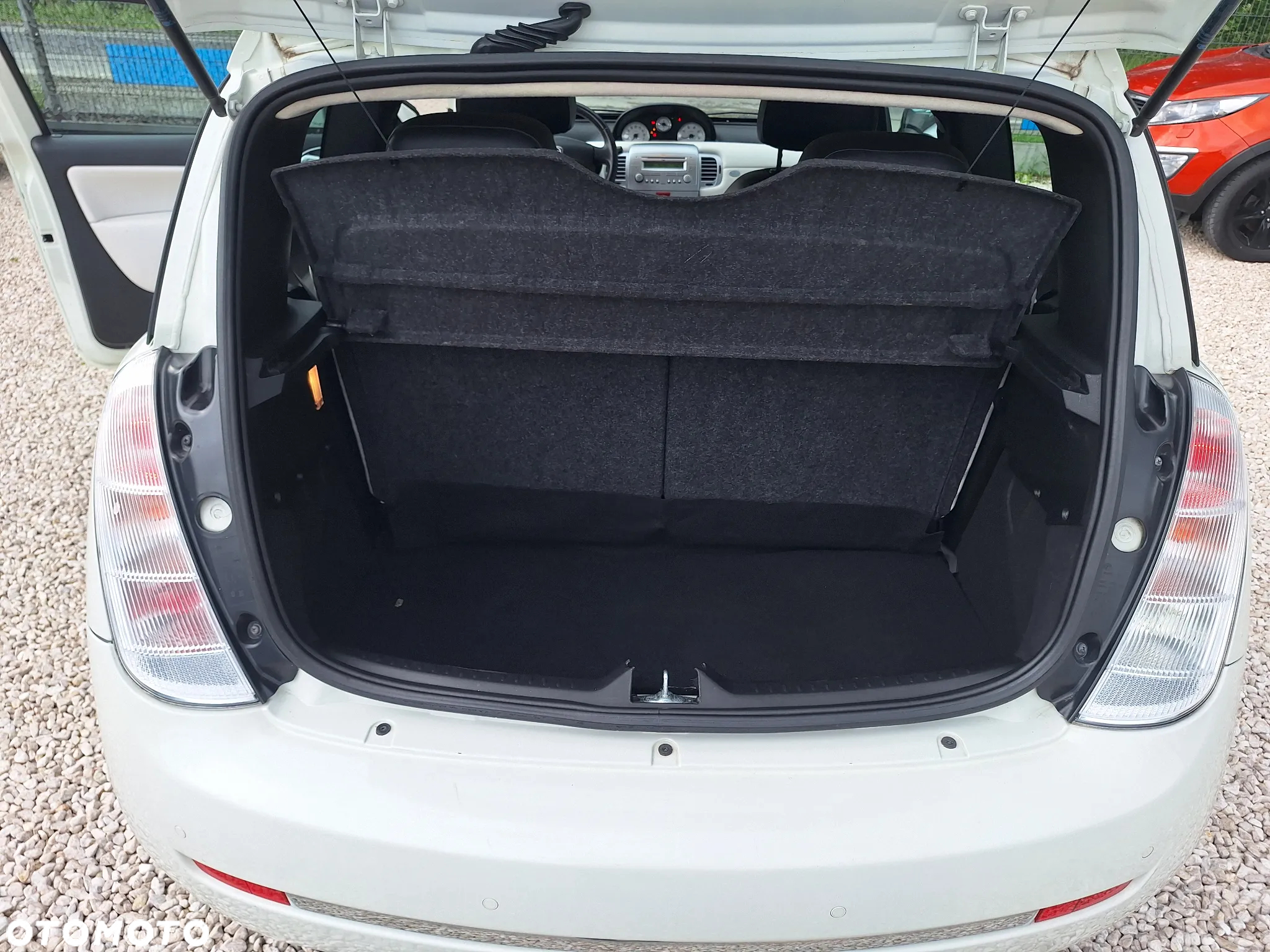 Lancia Ypsilon 1.2 8V Argento (4 os.) - 32
