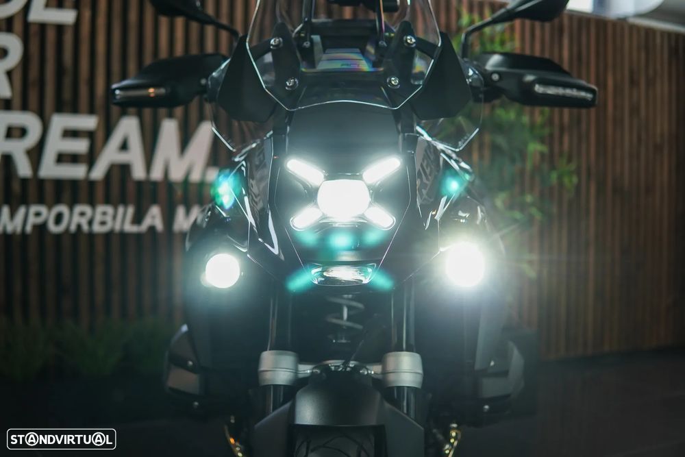 BMW R 1300 GS TRIPLE BLACK C/RODAS RAIOS DOURADAS - 58