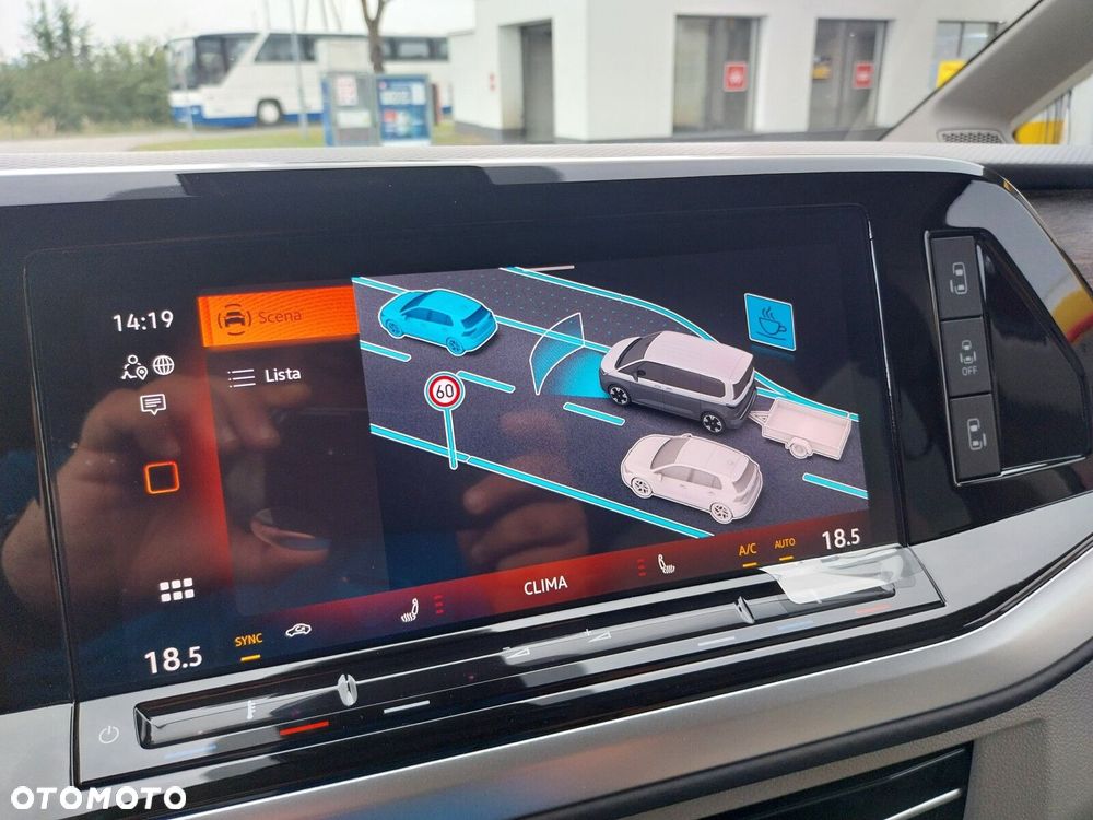 Volkswagen multivan Multivan Style L2 silnik: 2,0 l TDI SCR 110 kW / skrzynia biegów: 7-biegowa DSG rozstaw osi: 3124 mm - 39