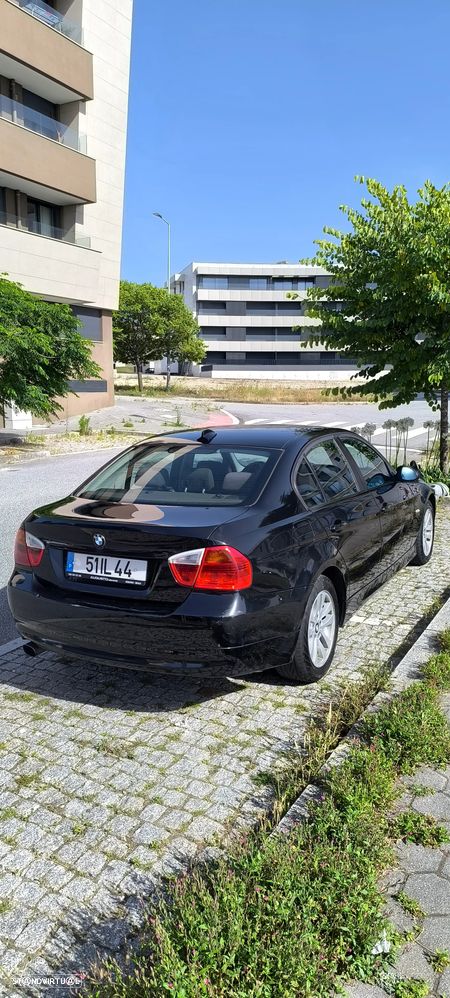 BMW 320 d Dynamic - 12