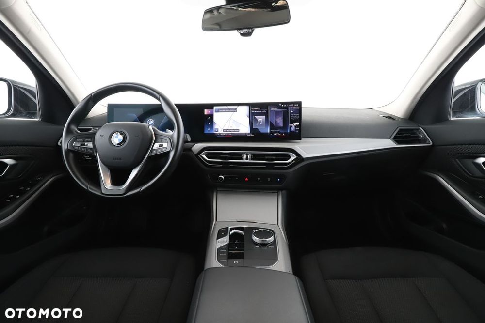 BMW Seria 3 318d mHEV - 16