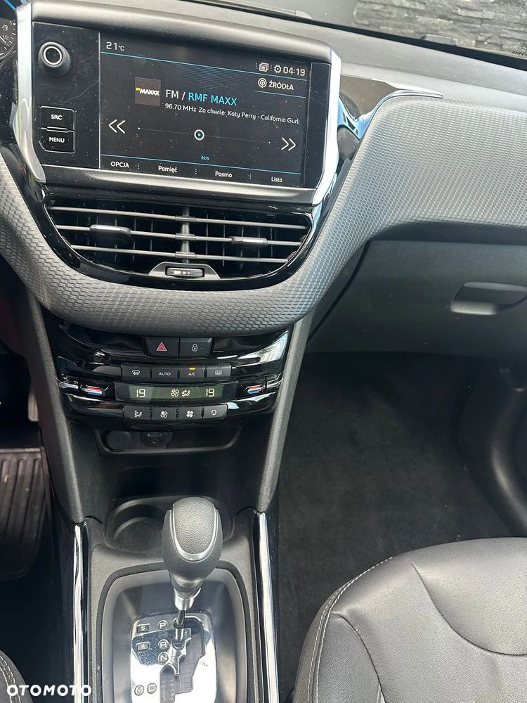 Peugeot 2008 1.2 Pure Tech Style S&S EAT6 - 12