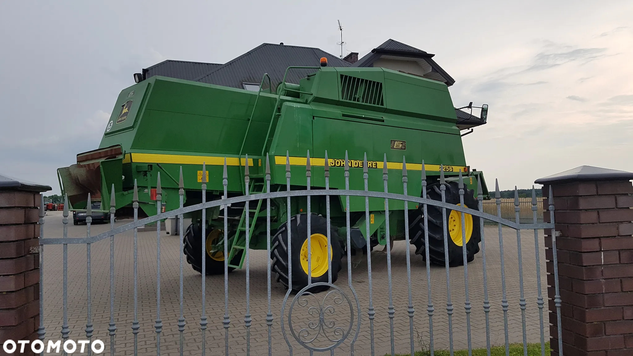 John Deere 2256 - 9