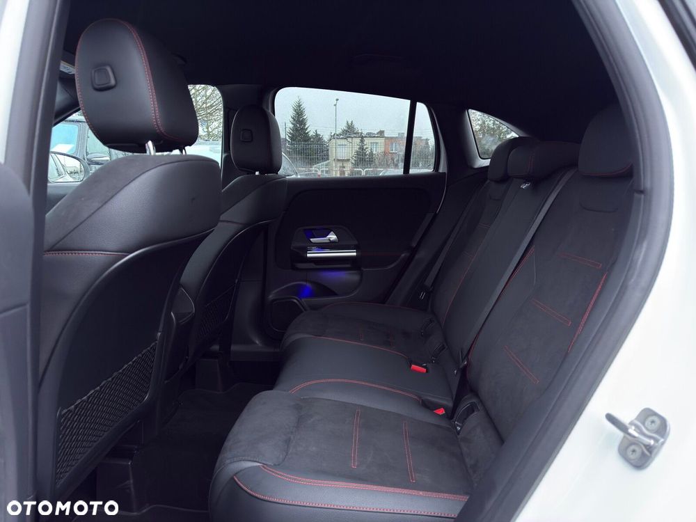 Mercedes-Benz GLA 200 AMG Line - 25