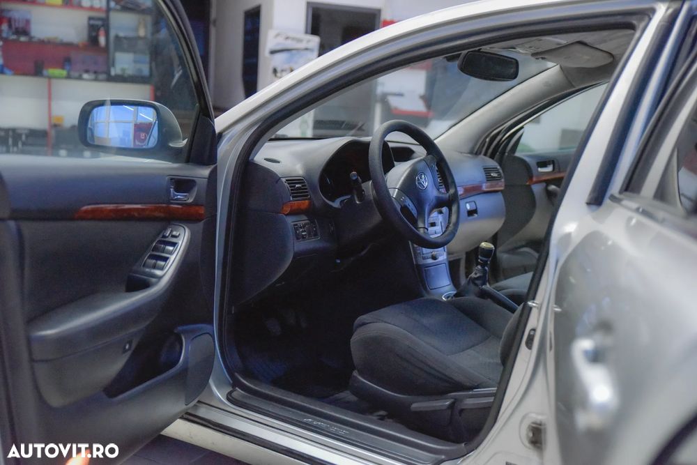 Toyota Avensis 2.2 D-4D Executive - 6