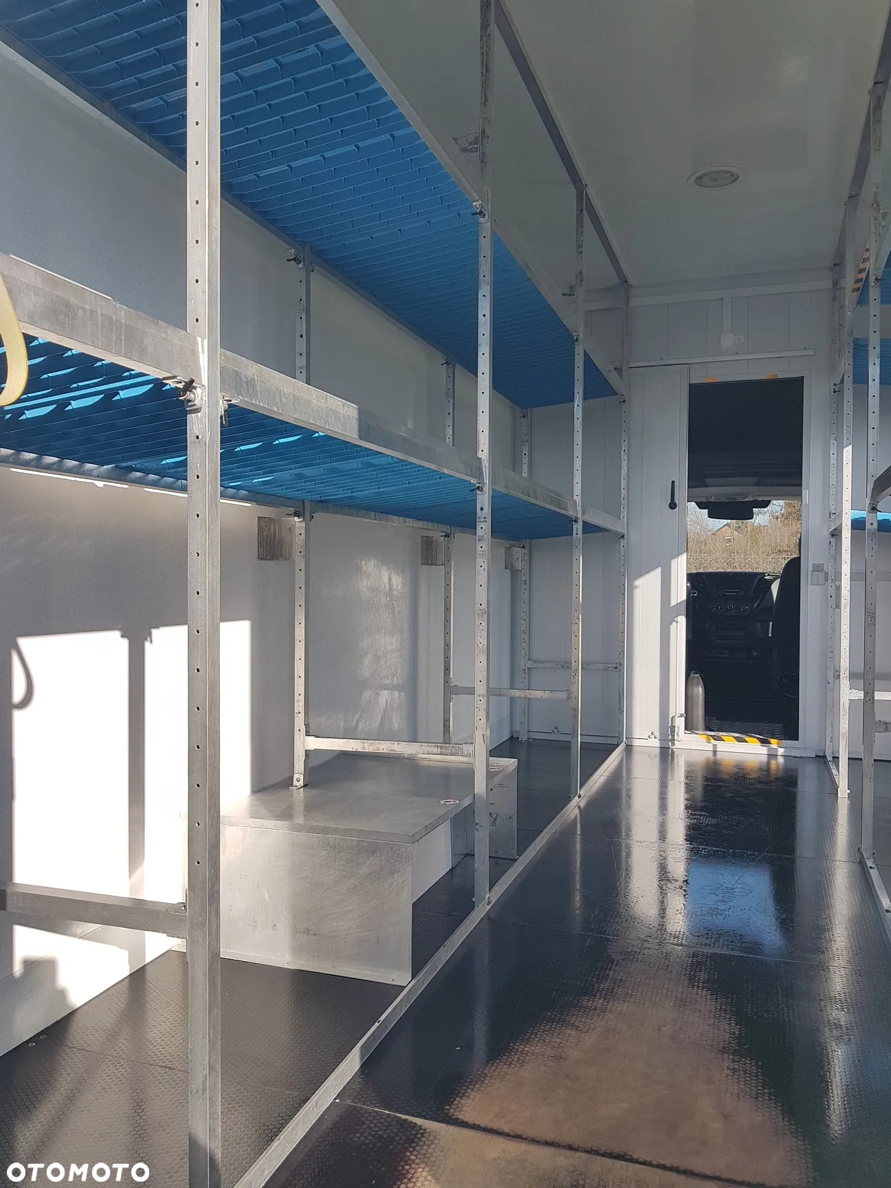 Iveco DAILY KONTENER NISKOPODŁOGOWY 4,43x2,23x2,42 SKLEP FOODTRUCK BAR KLIMA KONIOWÓZ KAMPER - 24