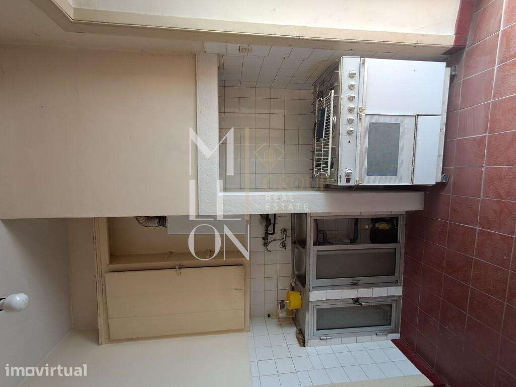 Oportunidade de Investimento: T2 para Remodelação Total em São Vicente - Grande imagem: 2/3