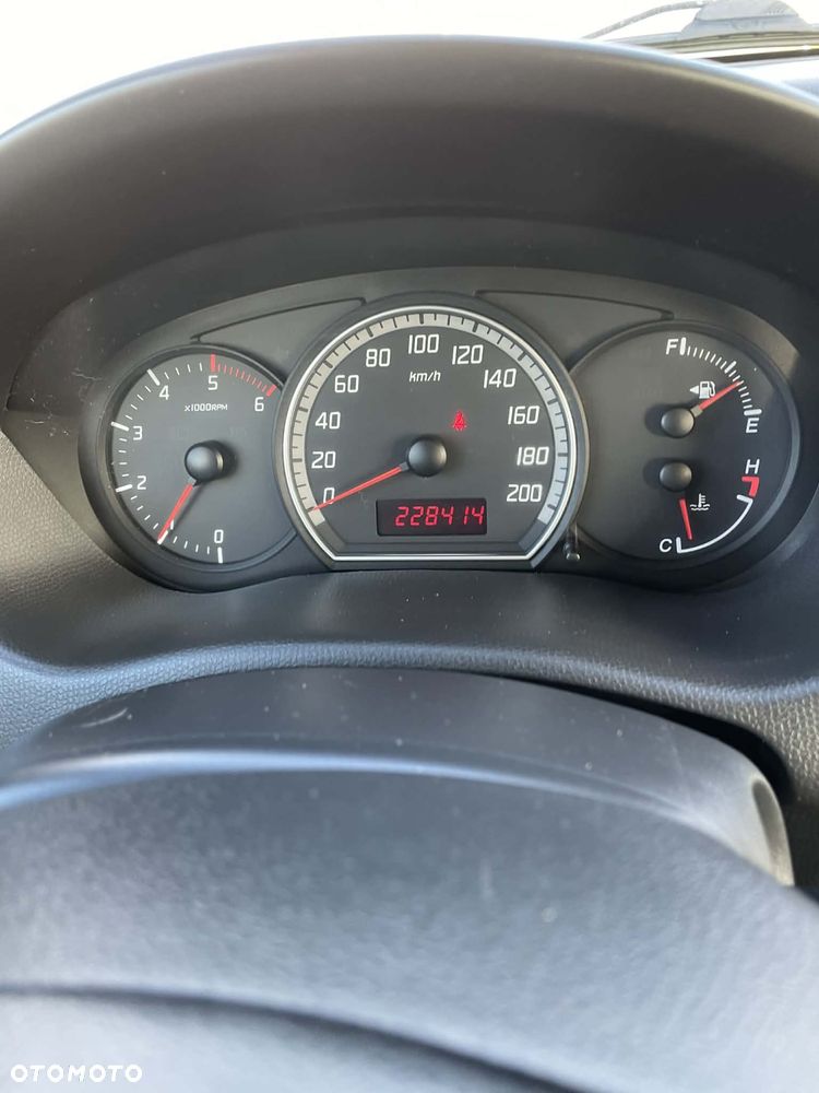 Suzuki Swift - 8