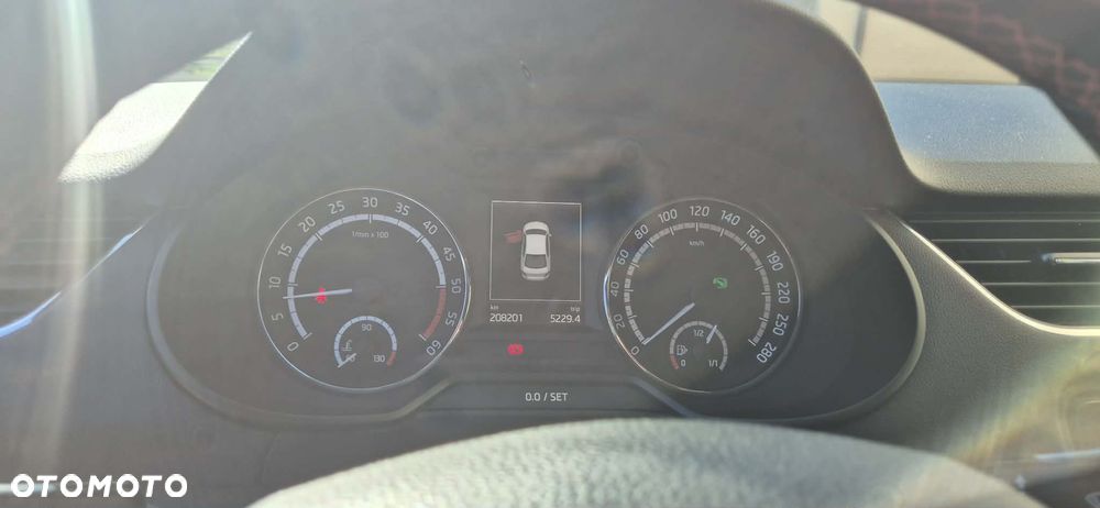 Skoda Octavia 2.0 TDI RS DSG - 16