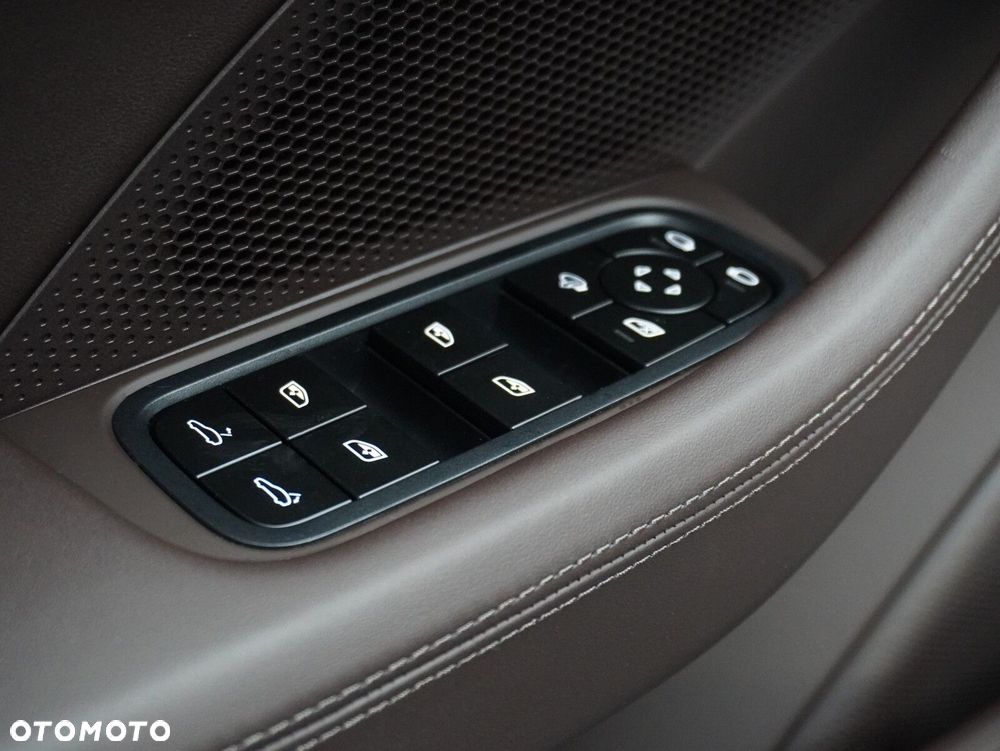 Porsche Panamera 4 - 21