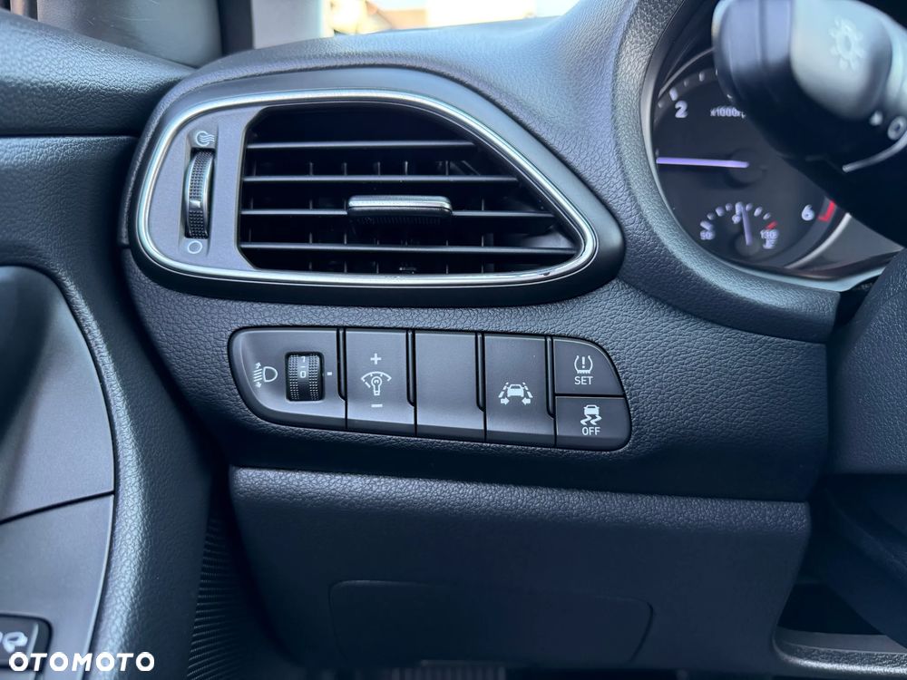 Hyundai i30 1.6 CRDI DCT Intro - 21