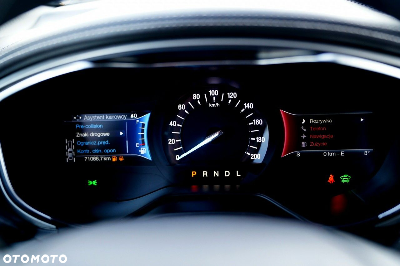 Ford Mondeo - 32