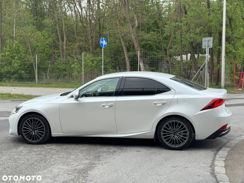 Lexus IS 300h Elegance - 13