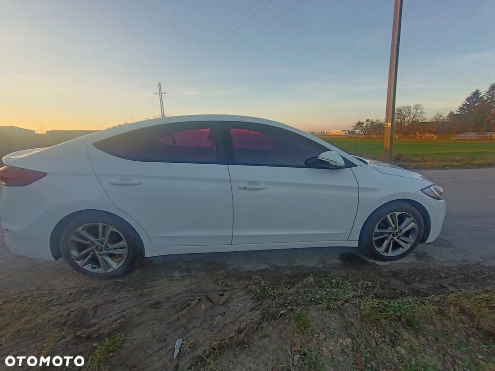 Hyundai Avante - 6
