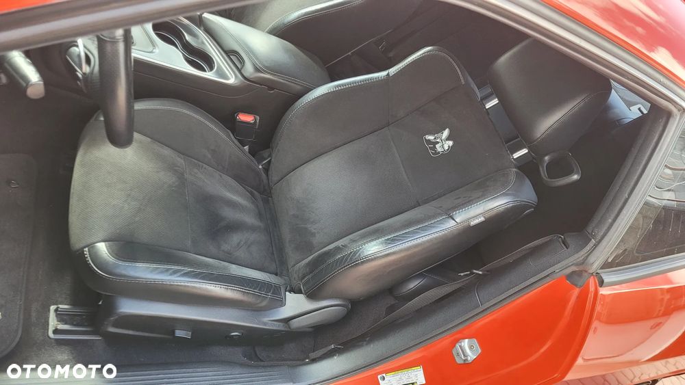 Dodge Challenger 6.4 Scat Pack - 12
