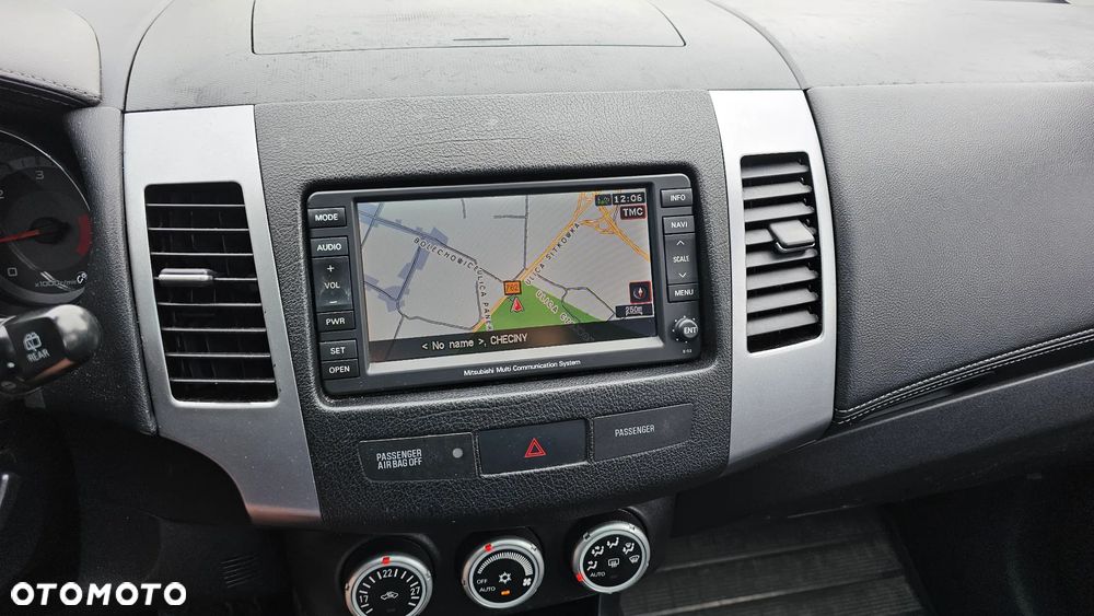 Mitsubishi Outlander 2.0 DID Instyle NAVI - 12