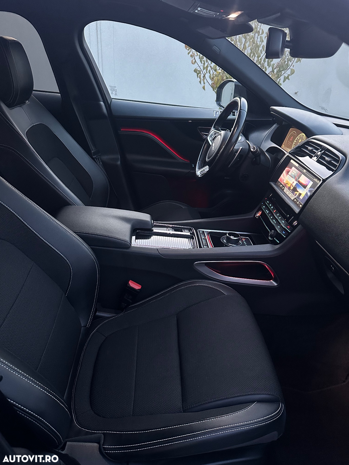 Jaguar F-Pace 25d AWD Aut. R-Sport - 11